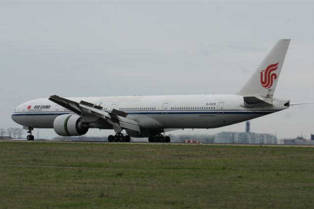 BOEING 777-300 (B-1429)