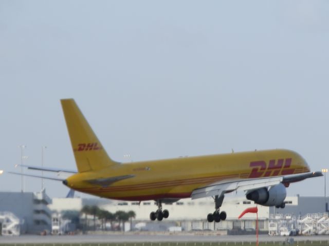 Boeing 757-200 (HP-1910DAE)