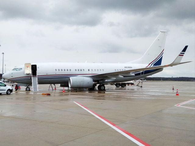 Boeing 737-700 (N836BA)