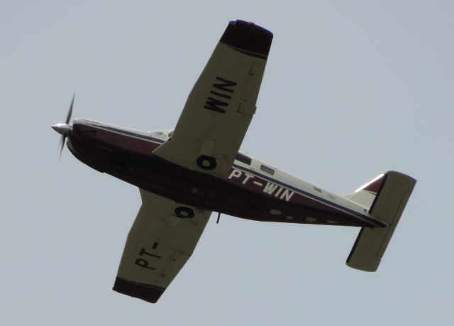 Piper Saratoga (PT-WIN)