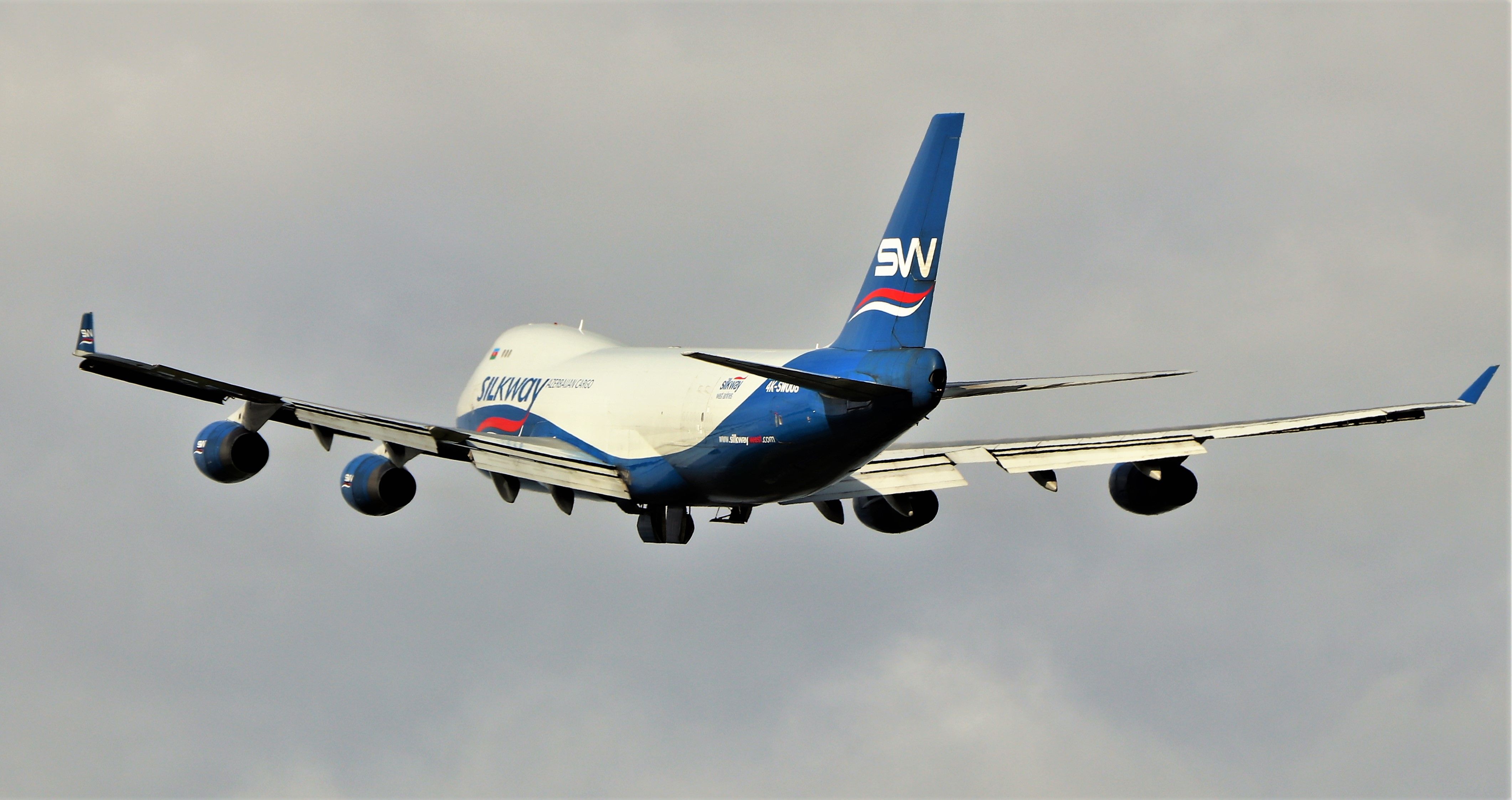 Boeing 747-400 (4K-SW008) - silkway b747-4r7f 4k-sw008 dep shannon 16/5/20.
