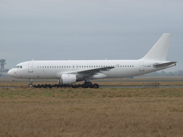 Airbus A320 (YL-BCB)