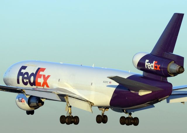 McDonnell Douglas DC-10 (N320FE)