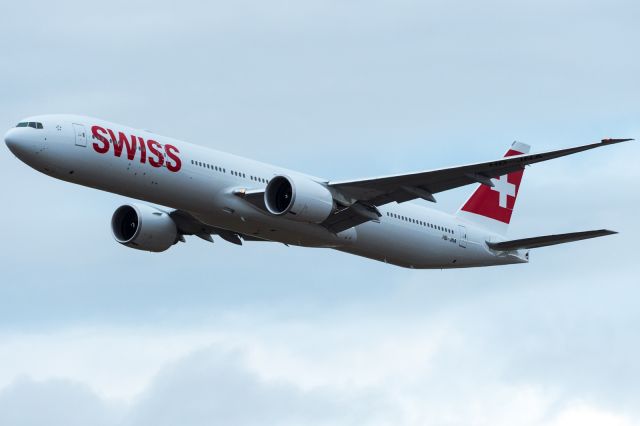 BOEING 777-300 (HB-JNA) - first landing at LSZH