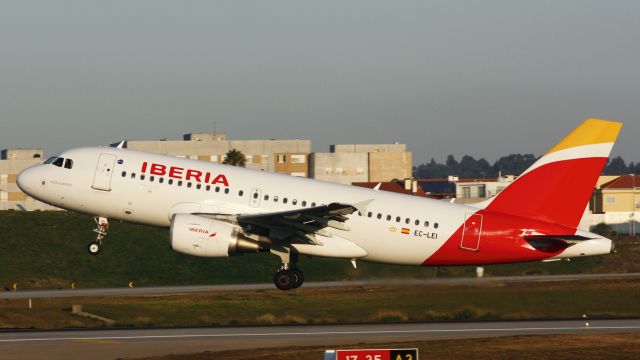 Airbus A319 (EC-LEI)