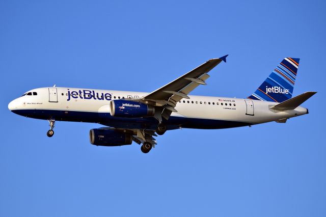 Airbus A320 (N589JB)