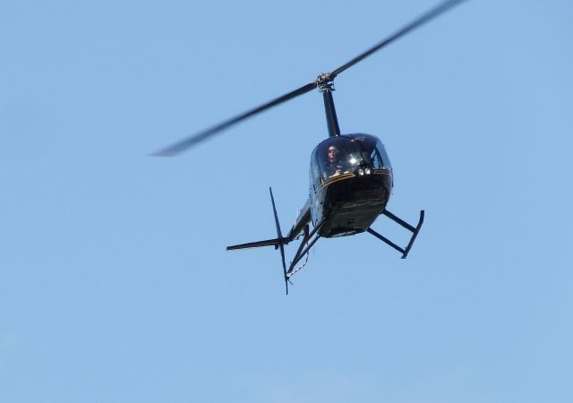 Robinson R-44 (N441HQ)