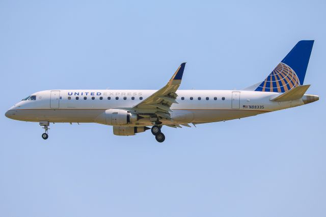 Embraer 175 (N88335)