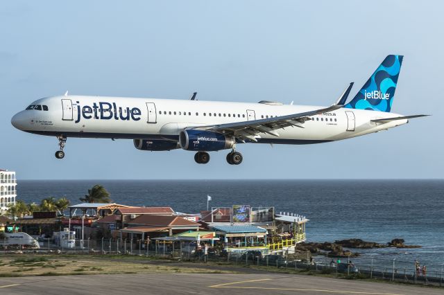Airbus A321 (N929JB)
