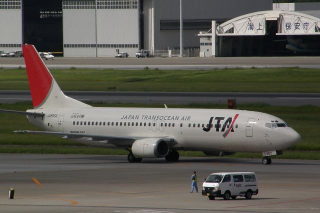 BOEING 737-400 (JA8953)