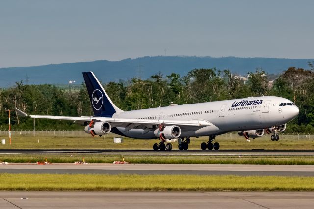 Airbus A340-300 (D-AIGO)