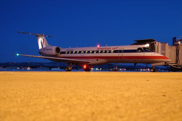 Embraer ERJ-135 (N724AE)