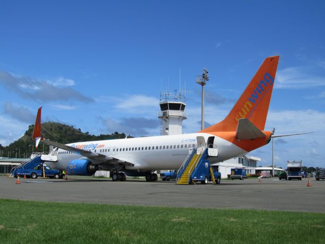 Boeing 737-800 (C-FTDW)