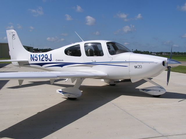 Cirrus SR-20 (N5129J) - On the tarmac at KHDC.