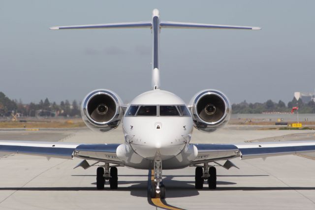 Bombardier Global Express (N688MC)