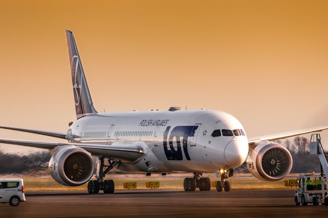 Boeing 787-9 Dreamliner (SP-LSD)