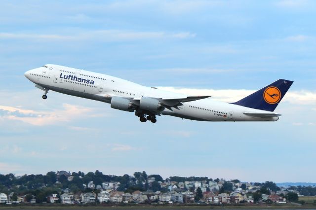 BOEING 747-8 (D-ABYO) - LH 423 departing back to Frankfurt