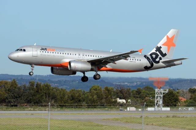 Airbus A320 (VH-VQL) - On short finals for runway 05. Wednesday, 21st May 2014.