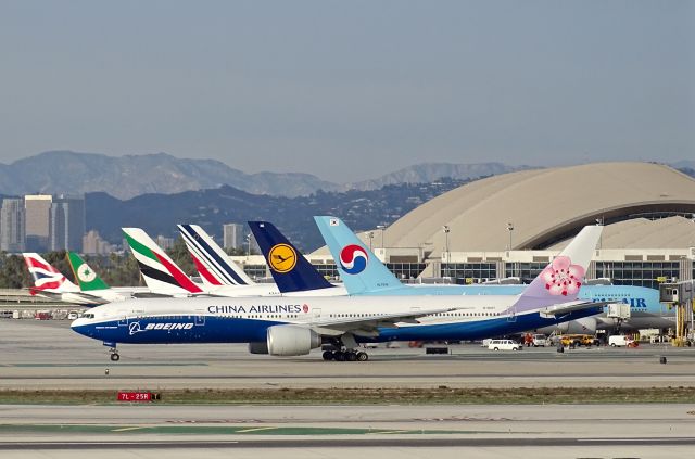 BOEING 777-300 (B-18007) - a rel=nofollow href=http://flightaware.com/live/flight/B18007/history/20161226/2230Z/KLAX/RCTPhttps://flightaware.com/live/flight/B18007/history/20161226/2230Z/KLAX/RCTP/a