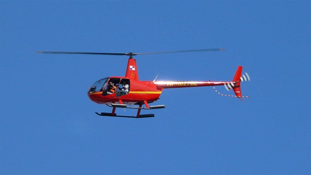 Robinson R-44 (HP1627BL) - Bay of Panama