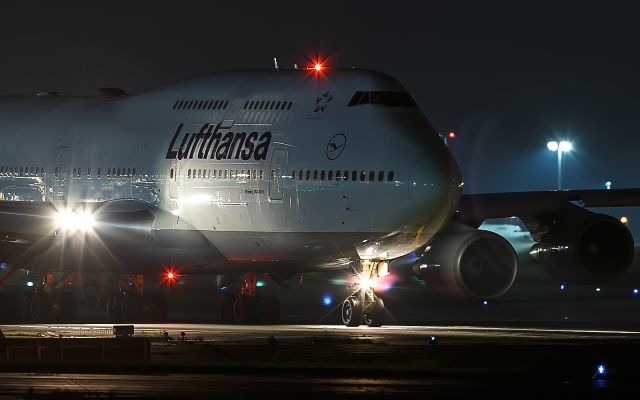 Boeing 747-400 (D-ABVX)