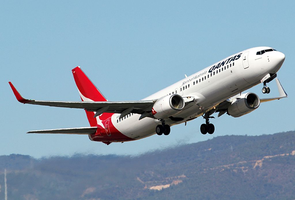 Boeing 737-800 (VH-VXN) - QANTAS - BOEING 737-838 - REG VH-VXN (CN 33484/1180) - ADELAIDE INTERNATIONAL SA. AUSTRALIA - YPAD (26/12/2014)PHOTOGRAPH TAKEN WITH A CANON 550D CAMERA AND A CANON 300 FIXED LENSE.