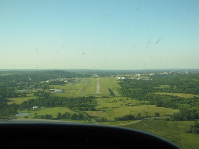 Cessna Skylane (N8372M) - Landing runway 2 at mcalester, Okla 05/28/2010