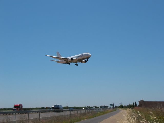 BOEING 767-200 (N763CX)