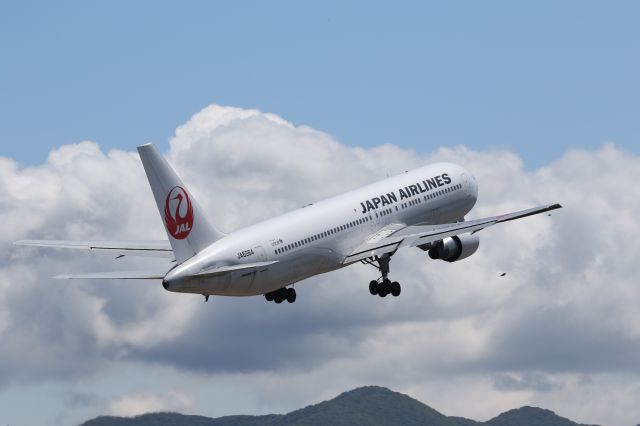 BOEING 767-300 (JA8364) - 05 July 2015:HKD-HND.