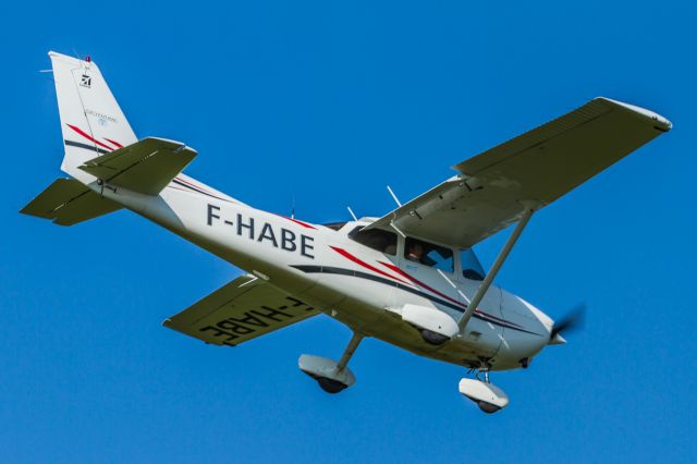 Cessna Skyhawk (F-HABE)