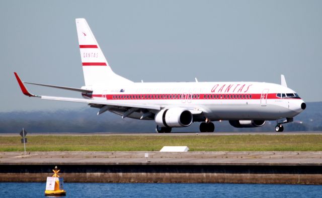 Boeing 737-800 (VH-VXQ) - "Retro Roo II" Arriving on Rwy 23R