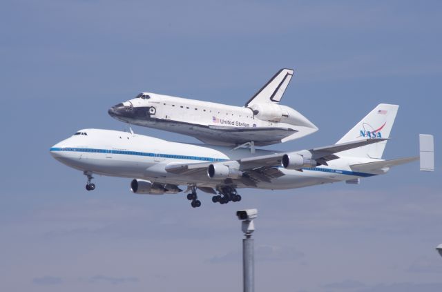 N905NA — - Endeavour landing at LAX.