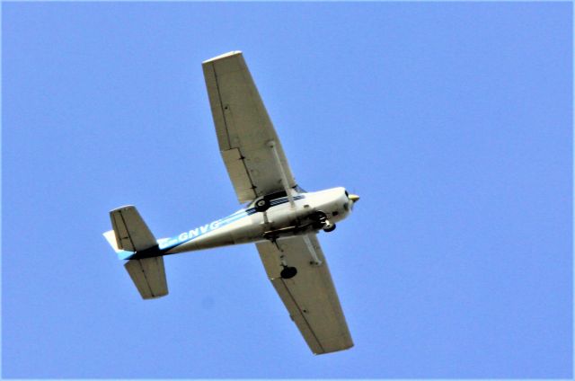 C-GNVG — - C-GNGV CESSNA 152 CARGAIR LTEE survolant le fleuve St-Laurent à Lavaltrie QC. le 11-04-2022 à 15:34