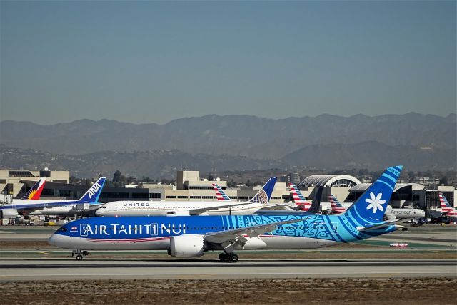 Boeing 787-9 Dreamliner (F-OMUA)