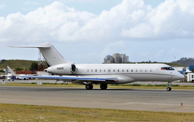 Bombardier Global Express (N180PE)