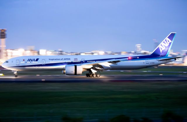 BOEING 777-300 (JA732A)