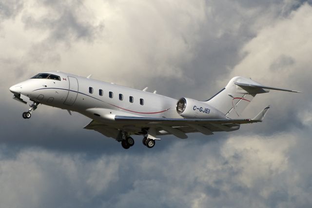 Bombardier Challenger 300 (KCE2) - Photo taken by Tony Scruton in Edinburgh enroute CYSJ.