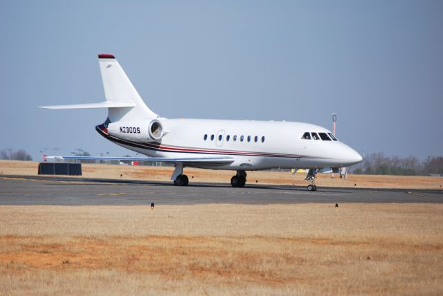 Dassault Falcon 2000 (N230QS) - Taxiing to Wilson Air Center from runway 18L at KCLT - 2/9/029