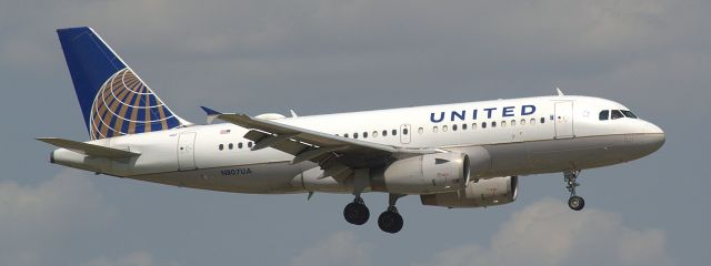 Airbus A319 (N807UA)