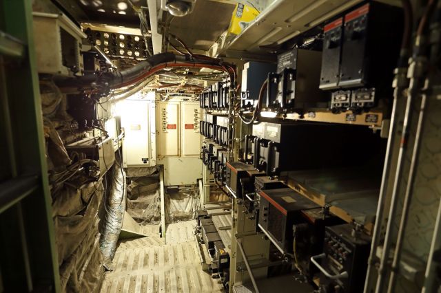 Boeing 747-200 (VH-EBQ) - Equipment Bay of a B747-200.