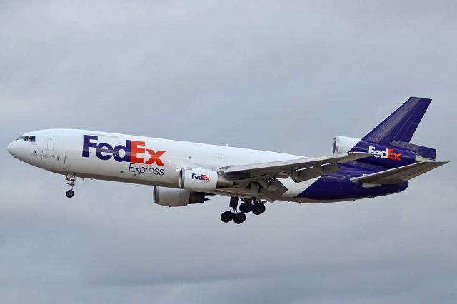 McDonnell Douglas DC-10 (N359FE) - Fedex Express McDonnell Douglas MD-10-10F N359FE landing at Phoenix Sky harbor on December 23, 2015. It was completed on November 8, 1979. Its construction number is 46635. It was delivered to United Airlines as N1842U on February 28, 1980. Federal Express registered it as N359FE on October 2, 2001. 