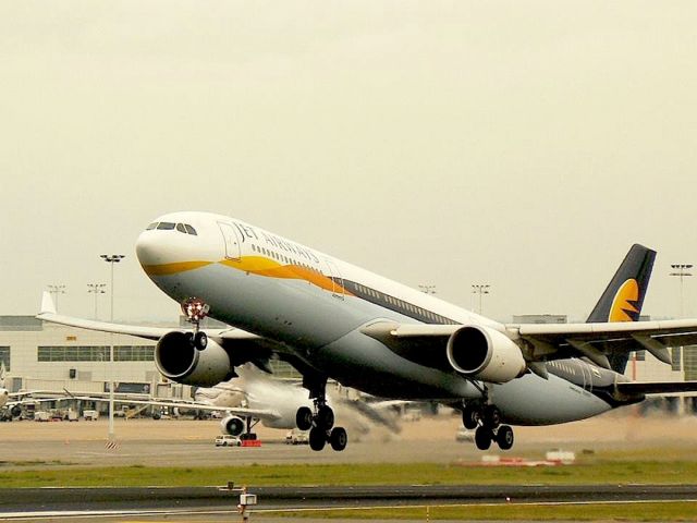 Airbus A330-300 (VT-JWS) - Jet Airways A330-302 Take Off on RWY19 @ EBBR