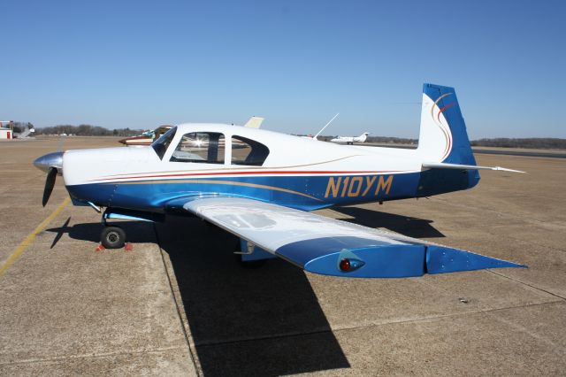 Mooney M-20 (N10YM)
