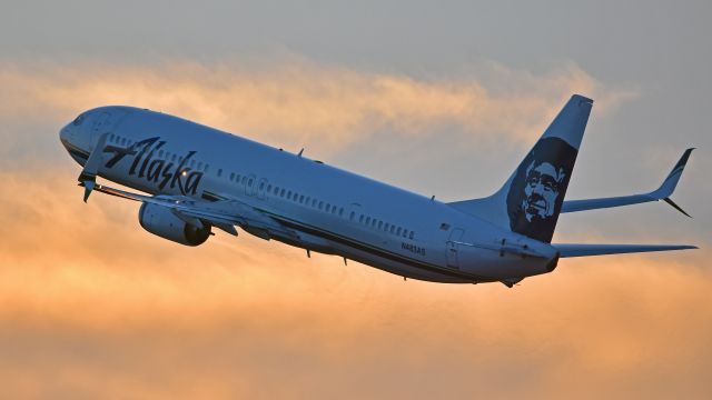 Boeing 737-900 (N483AS) - Alaska Airlines Boeing 737-900 N483AS departs KRDU on 2/24/2018.