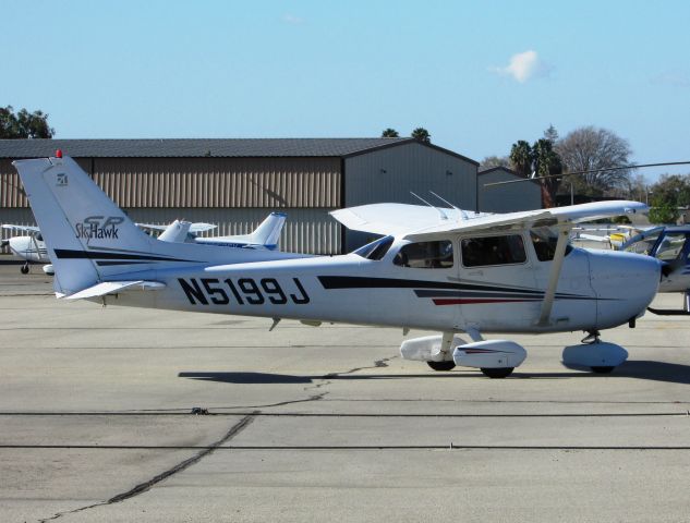 Cessna Skyhawk (N5199J) - Taxiing to RWY 6