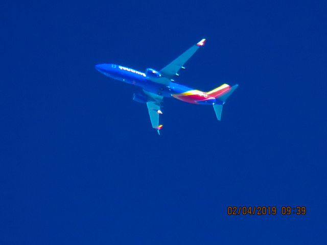 Boeing 737-800 (N8663A)