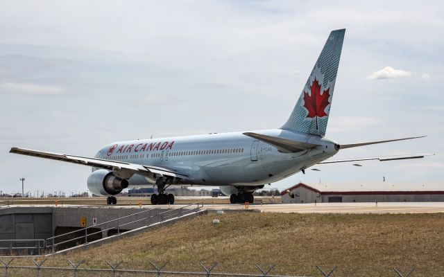 BOEING 767-300 (C-FCAG)