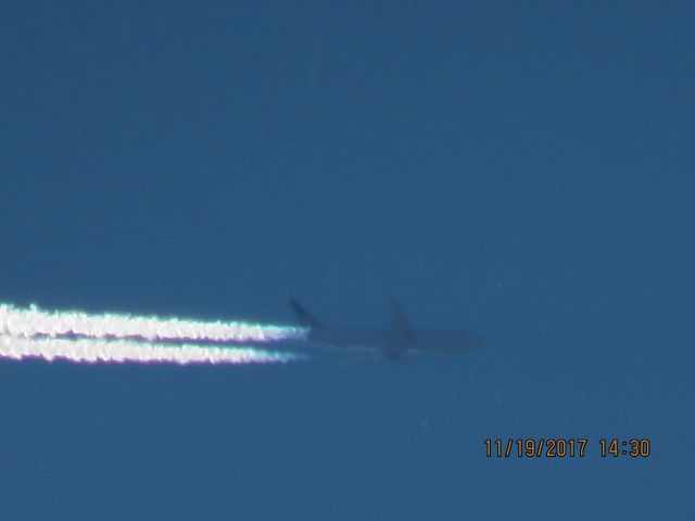 BOEING 767-400 (N59053)