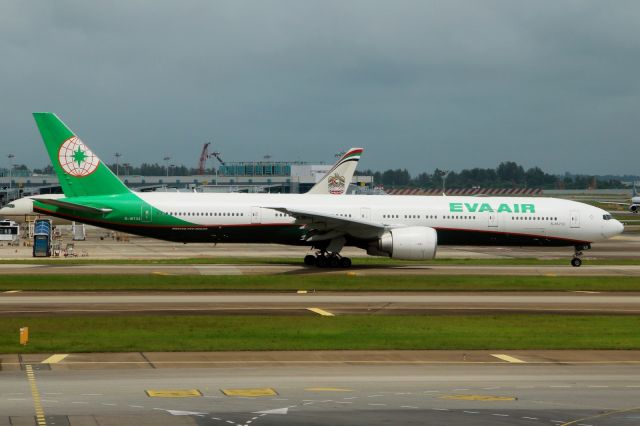 BOEING 777-300 (B-16733)
