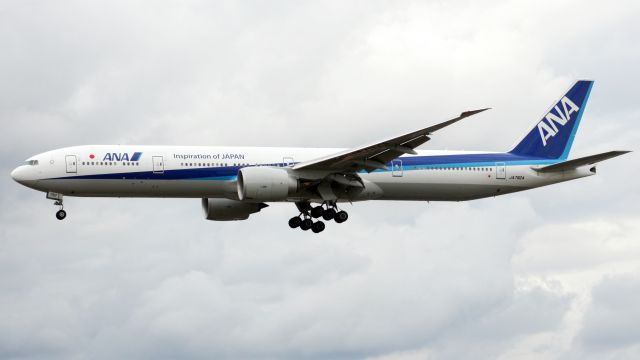 Boeing 777-200 (JA792A)